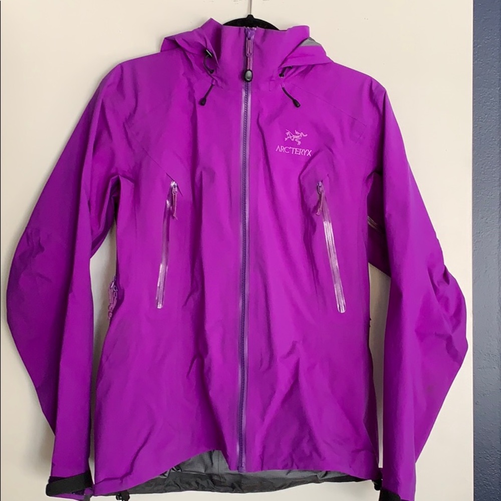 EUC Arcteryx BETA AR Purple Waterproof Jac…